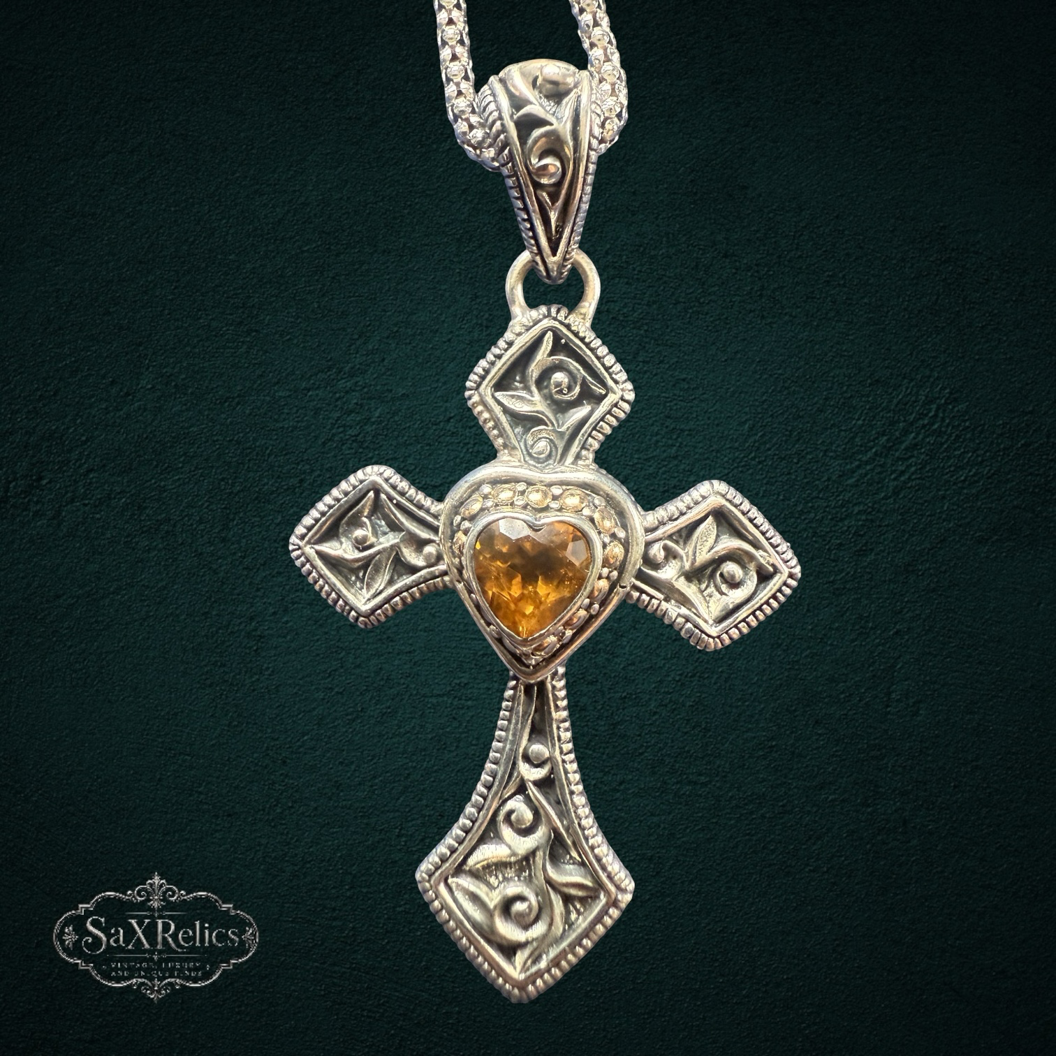 Cruz de Bali — Suarti Sterling Silver & 18K Gold Cross Pendant (925)