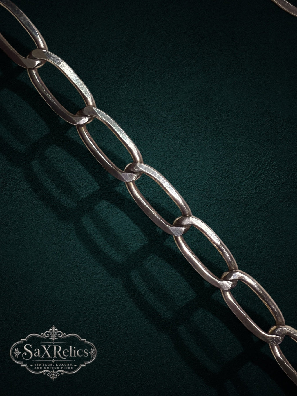Presilla paperclip chain elongated oval link detail