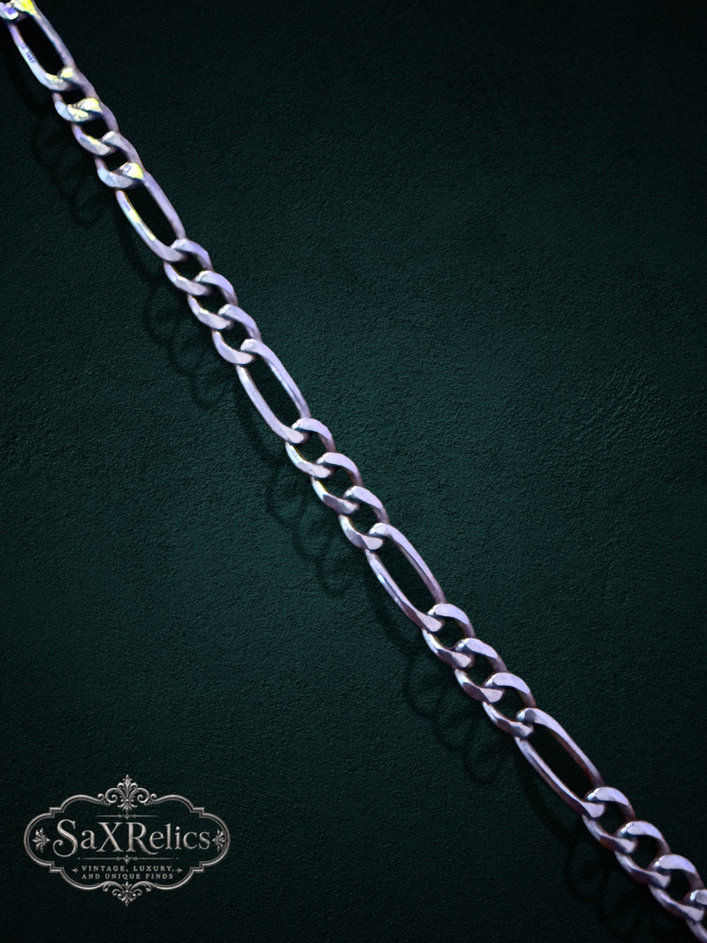 Sevilla sterling silver Figaro chain, round and long link detail