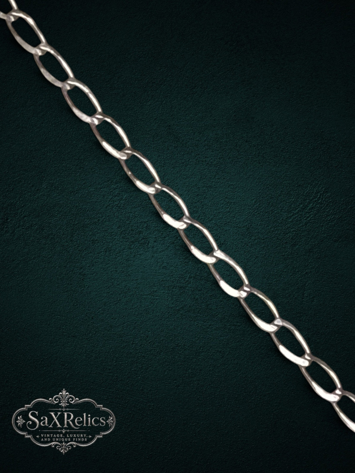 Elipse sterling silver oval link chain detail