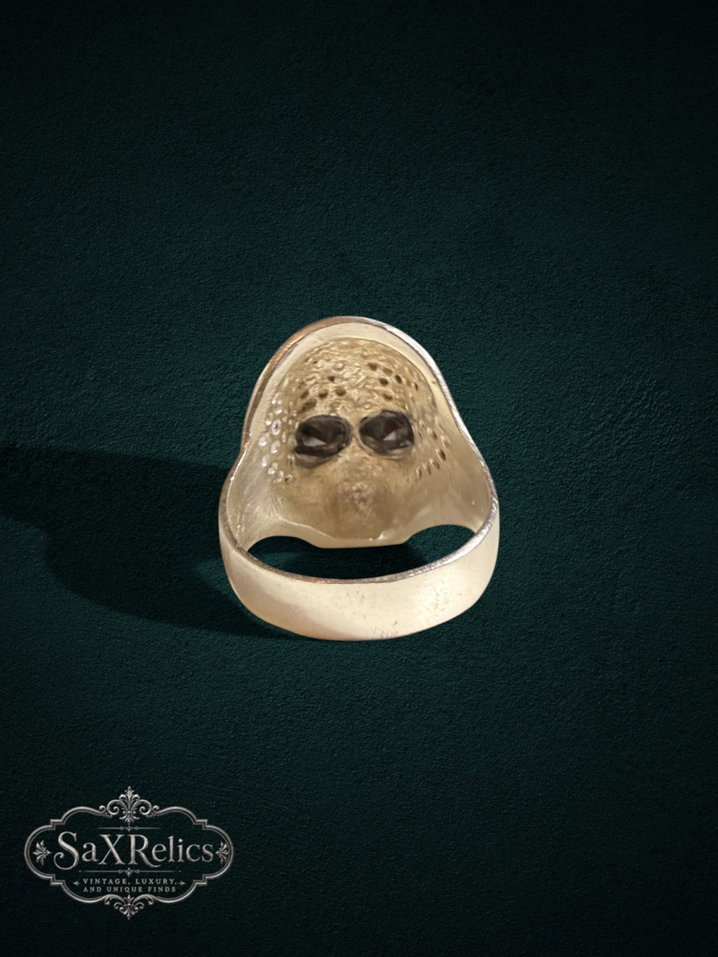 Calavera sterling silver skull ring, side detail