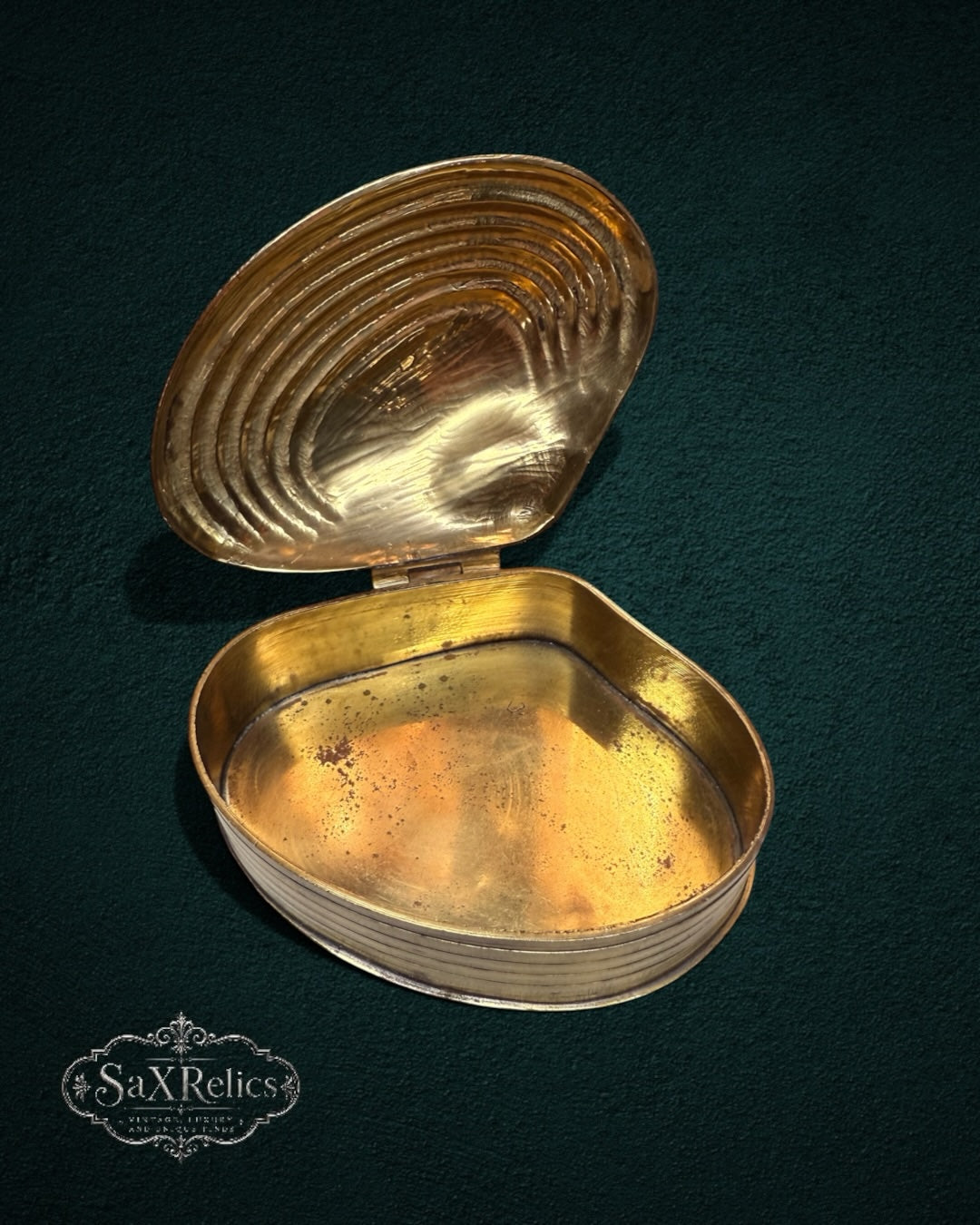 My Store vintage brass clam shell trinket box with embossed ridged lid detail and open hinged design